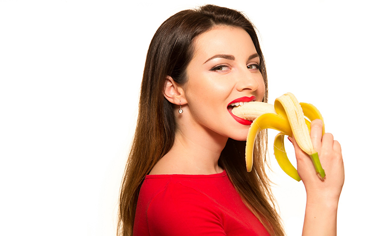 En China prohíben videos de gente comiendo banana seductoramente - Progreso  Hispano News