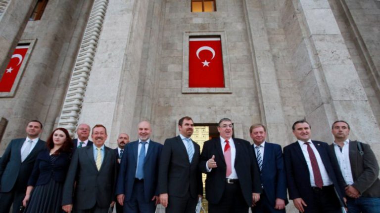 Diplomáticos turcos piden asilo en Alemania