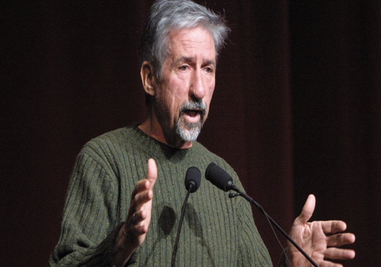 Fallece el activista antibélico Tom Hayden