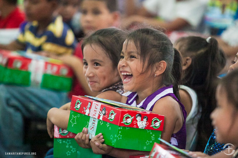 Alegre las navidades a los más necesitados