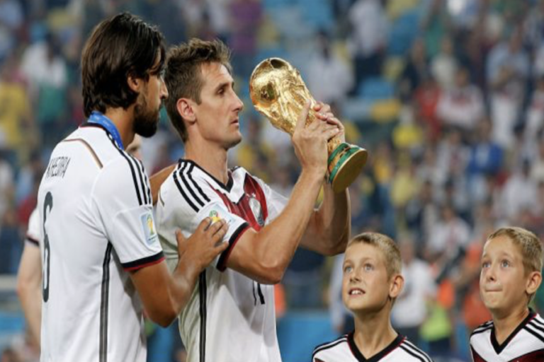 Miroslav Klose anuncia su retiro del fútbol
