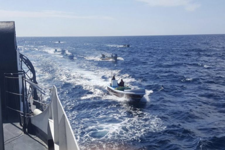 Barco ecuatoriano capturado por pesca ilegal en Perú