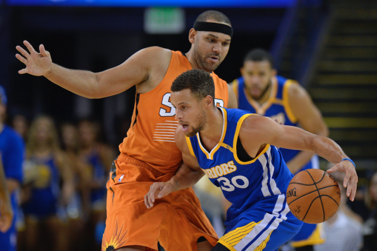 Warriors dominan sin problemas a los Suns