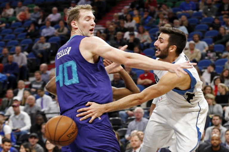 Hornets brillan en su visita a Timberwolves