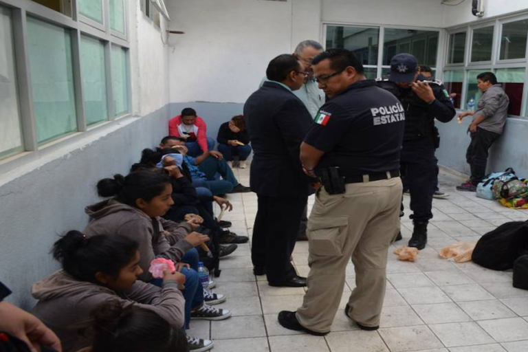 Joven deportado a México con su familia regresa a EE.UU.