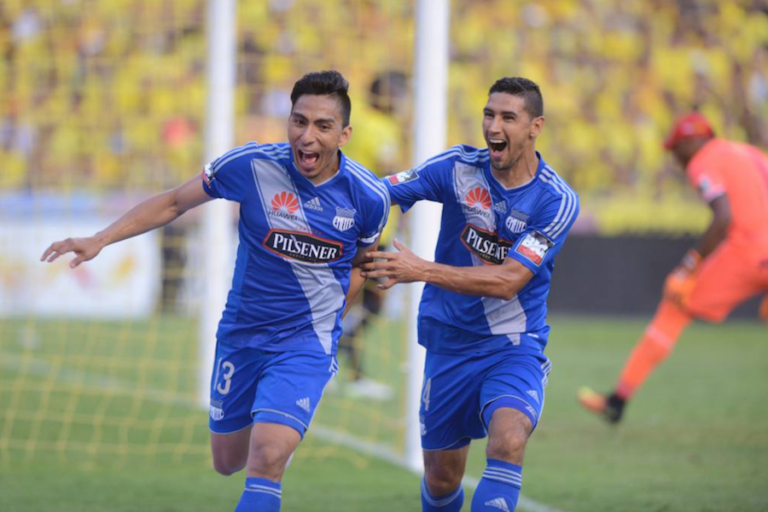 El C. S. Emelec pintó de azul el monumental
