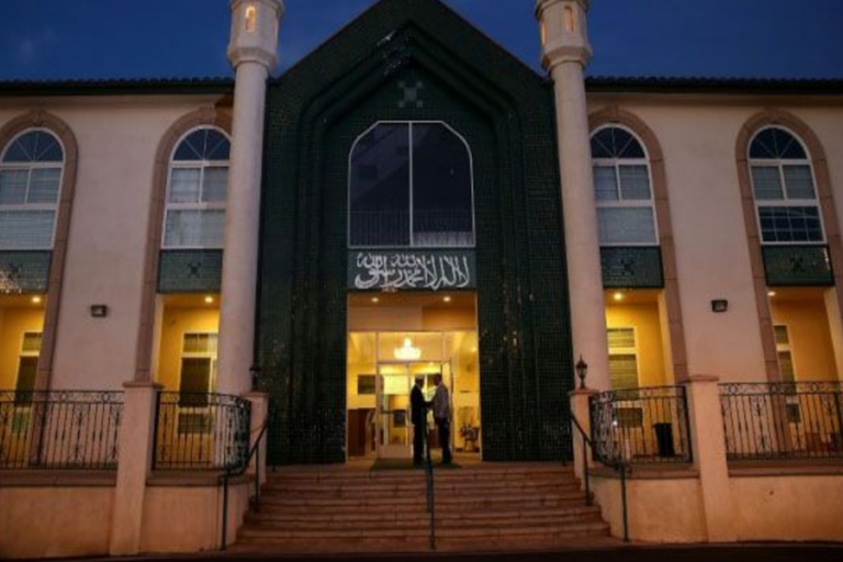 Tres mezquitas en California reciben cartas de amenaza