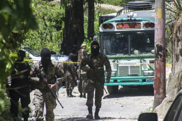 El Salvador captura a 73 pandilleros por extorsión y narcotráfico