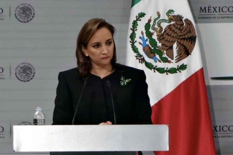 Gobierno mexicano lanza línea telefónica de apoyo a connacionales en EE.UU.