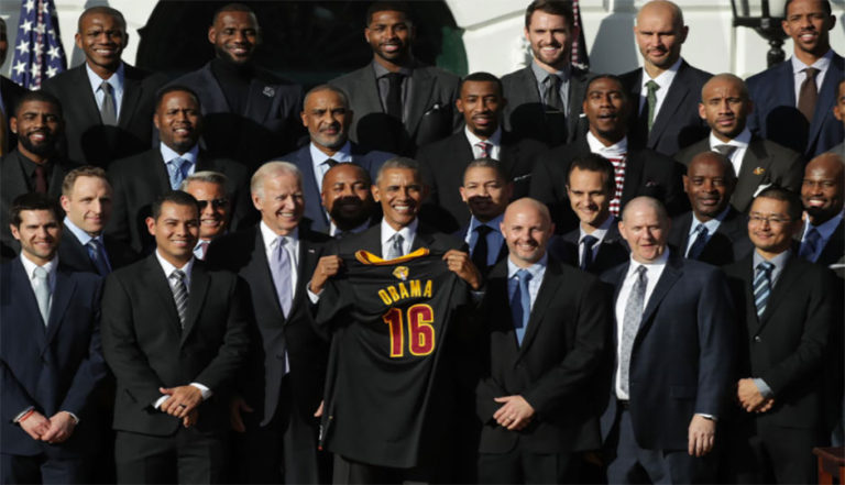 Obama homenajea a campeones de la NBA