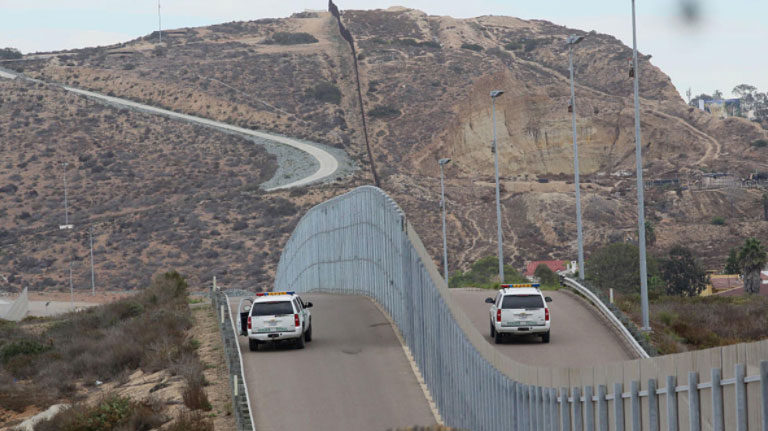 Cementera de MX dispuesta a construir muro de Trump