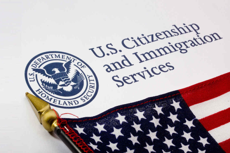Mujer es culpable de hacerse pasar como consultora de inmigración