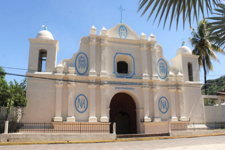 Iglesia de El Salvador destituye a 3 sacerdotes