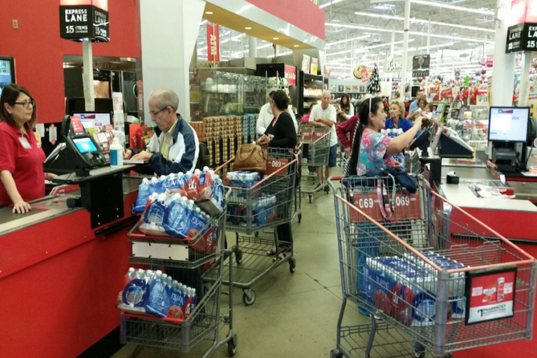 Ciudad de Texas anula prohibición de consumo de agua