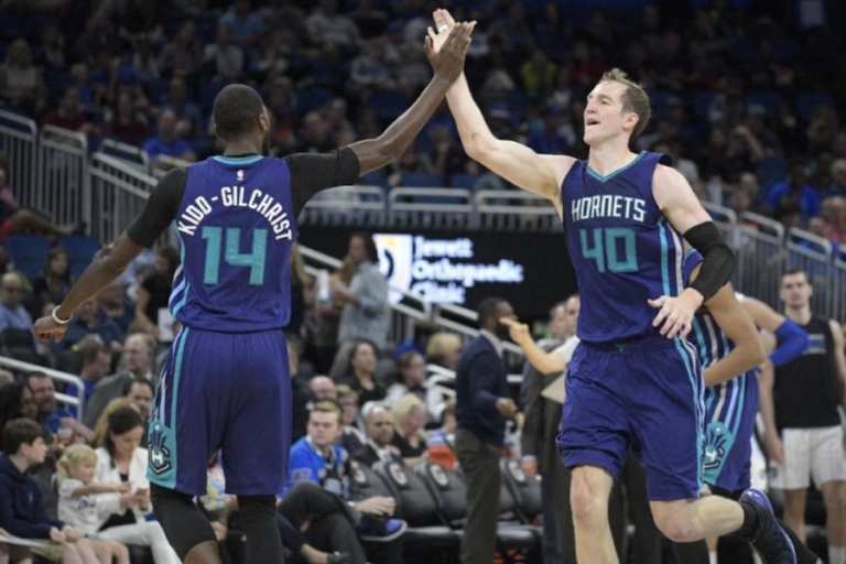 Los Hornets se lucieron en Orlando