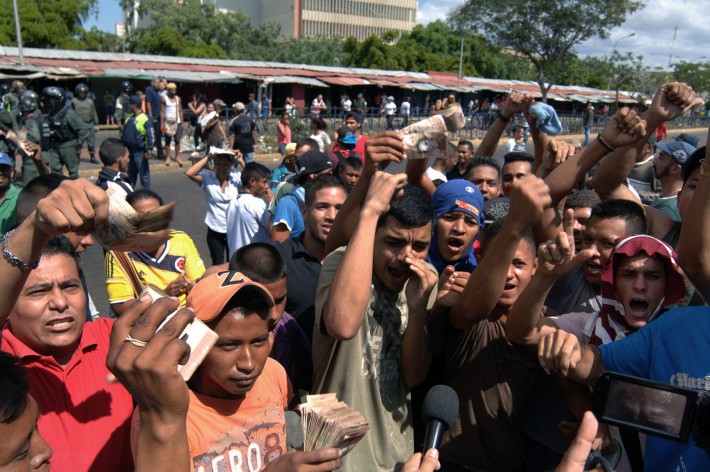 Militarizan ciudades en Venezuela