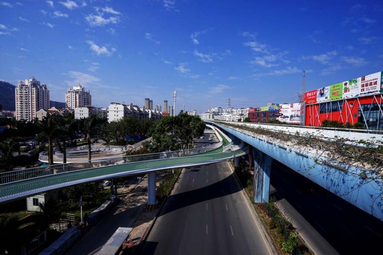 Inauguran en China carril elevado para ciclistas