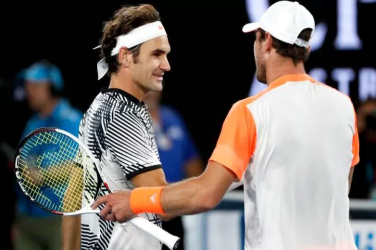 Federer a semifinales en Australia