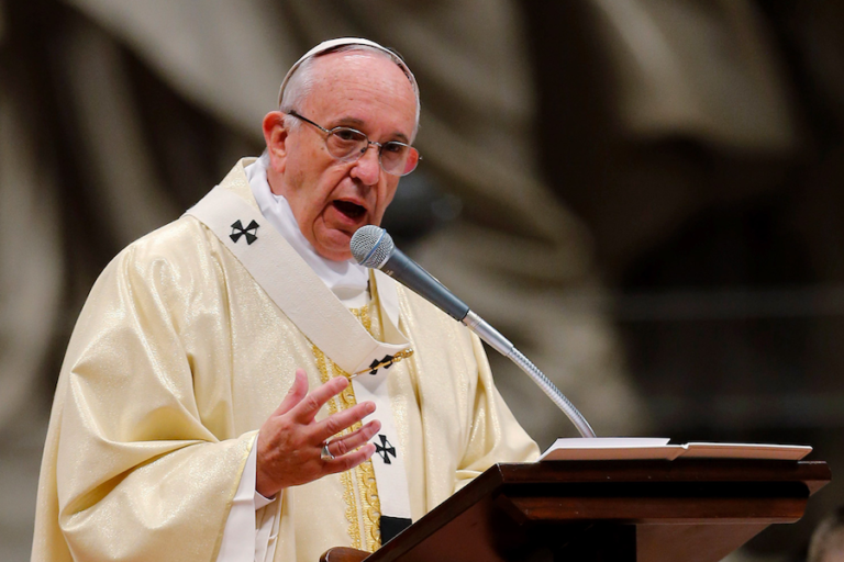 Papa Francisco hace un llamado a la prensa