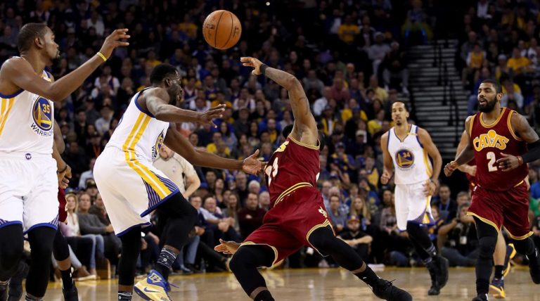 Green comete falta flagrante sobre LeBron