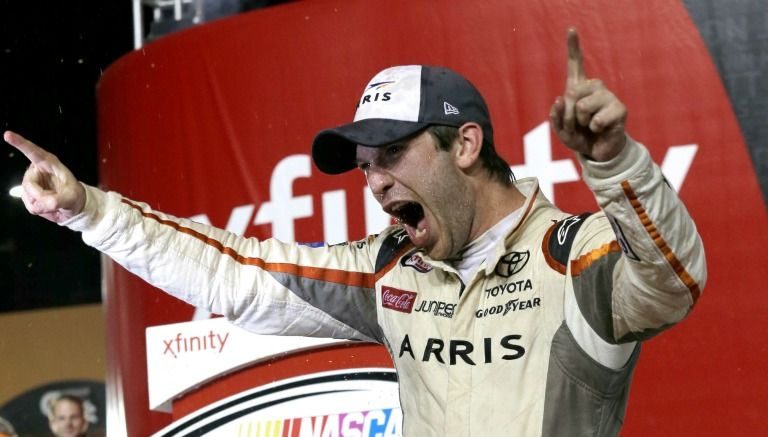 Mexicano hace historia en la NASCAR