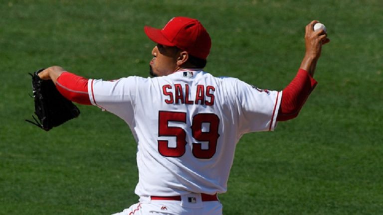 Mexicano Salas firma un año con los METS