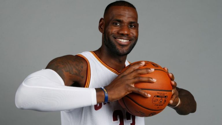 LeBron recibe el Premio NAACP