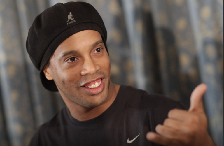 Ronaldinho vuelve al Barcelona