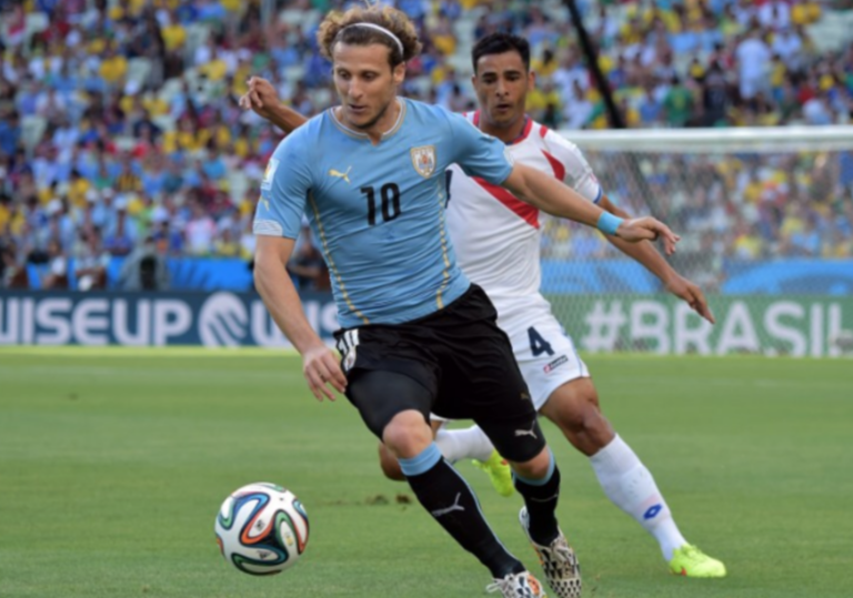 Diego Forlán podría ir a Comunicaciones