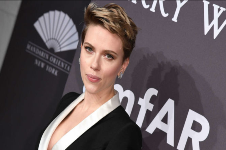 Scarlett Johansson reaparece en gala tras separación