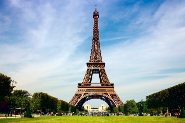 Construirán un muro de cristal para proteger la Torre Eiffel