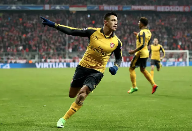 Alexis Sánchez hace sufrir a todos y anota en Champions