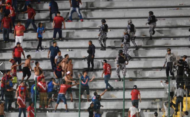 Se desata pelea al final del Veracruz-Tigres