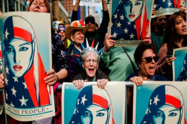 Times Square acoge acto contra política migratoria de Trump