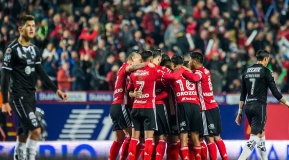 Xolos muerde 2-0 a Rayados y le quita lo invicto