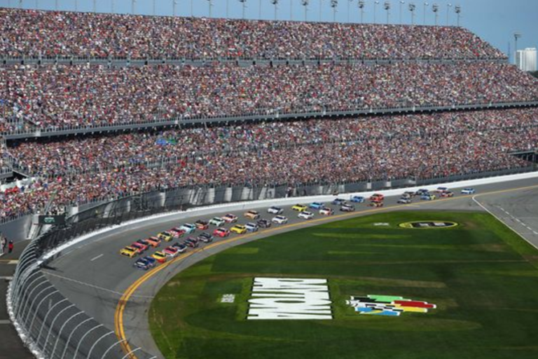 Kurt Busch logra su primera victoria en la Daytona 500