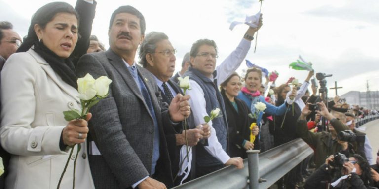 Forman «muro humano» en la frontera