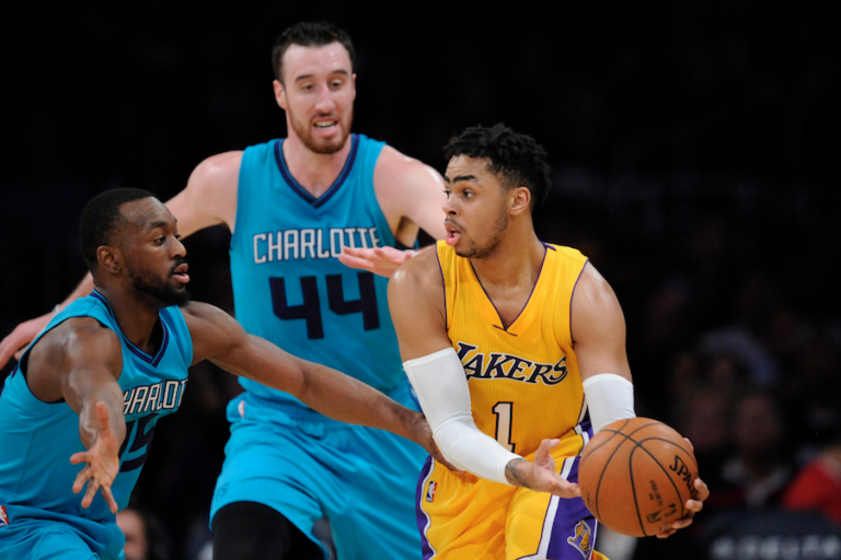 Hornets se toman el Staples Center