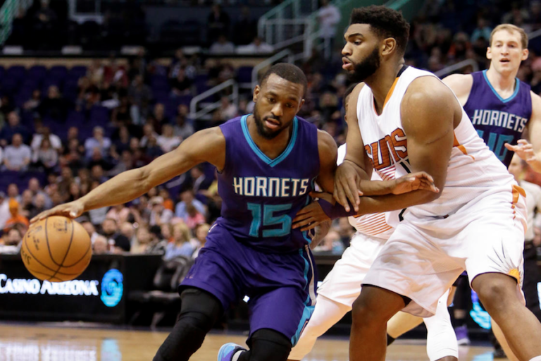 Los Hornets se alejan de los playoffs