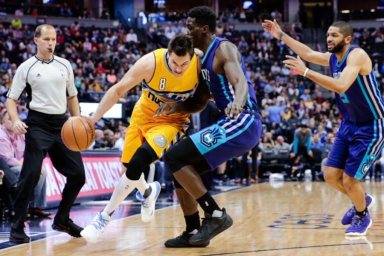 Dominante partido de los Hornets ante los Nuggets