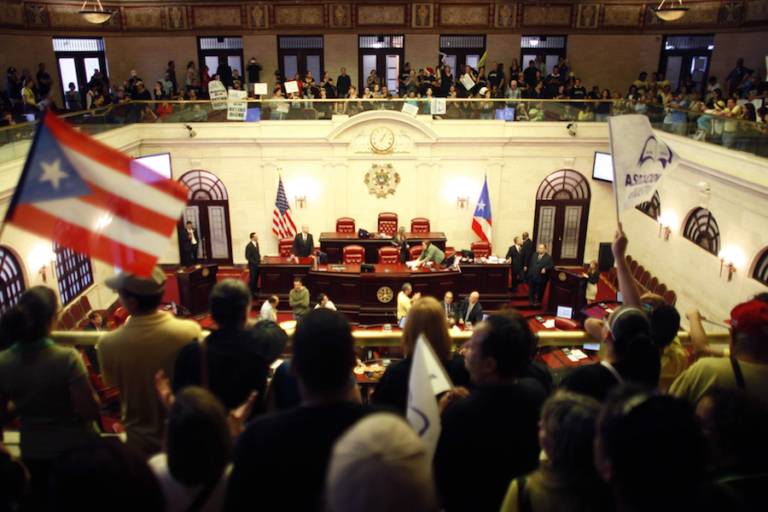 Puerto Rico congela créditos fiscales a causa de la crisis