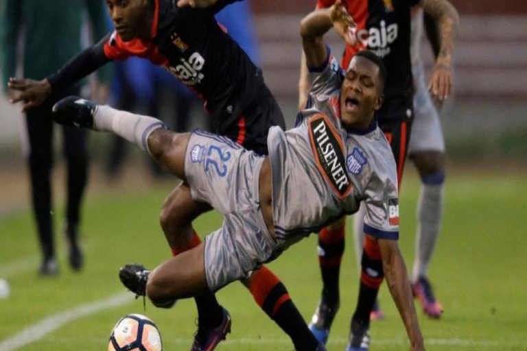 Emelec debuta con derrota en la Libertadores