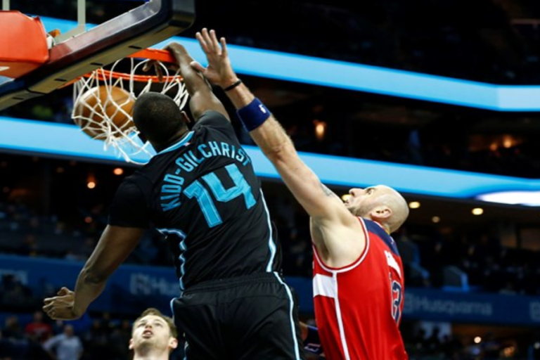 Hornets vencen a Wizards en el Spectrum Center