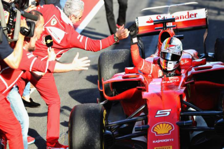 Vettel devuelve a Ferrari a lo más alto 2 años después