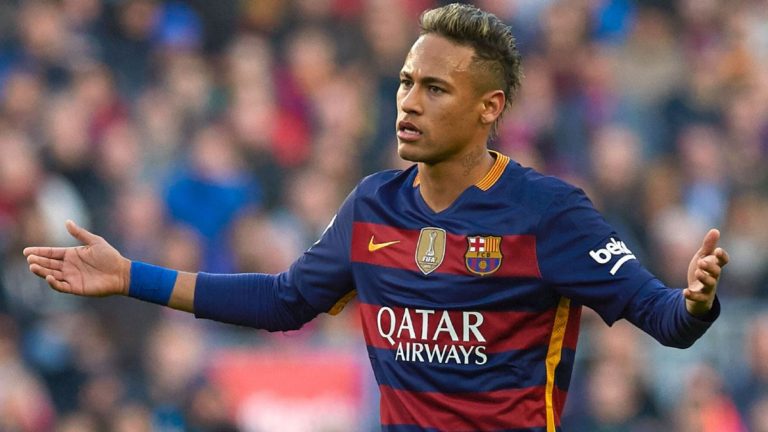 Acusan a Neymar y su familia de traidores