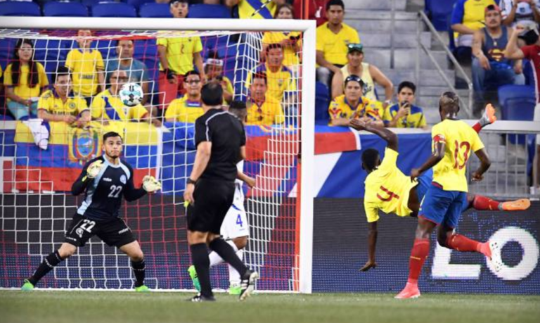 Ecuador goleó a El Salvador en New Jersey