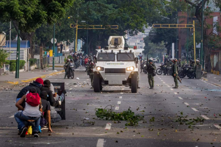 Continúan las protestas contra Maduro en Venezuela