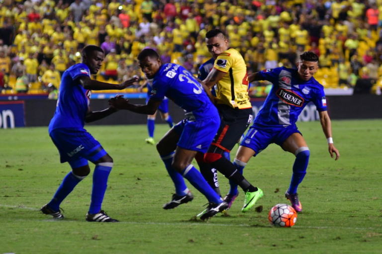 Barcelona derrota a Emelec en el Monumental