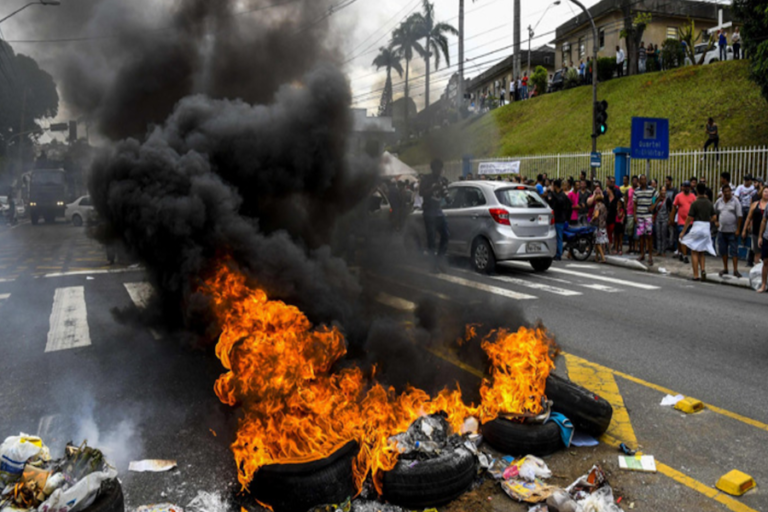 Brasil: Huelga contra leyes laborales afecta transportes