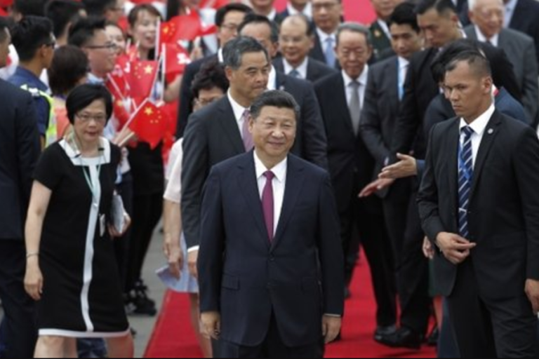 Presidente chino Xi Jinping visita Hong Kong